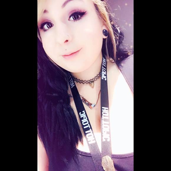 Meet your Posher, Brittanie - Picture 1 of 1